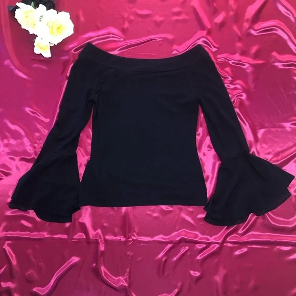 ⭐️NEW⭐️White House Black Market Black Boat Neck Bell Sleeves Top with buttons - Picture 6 of 9